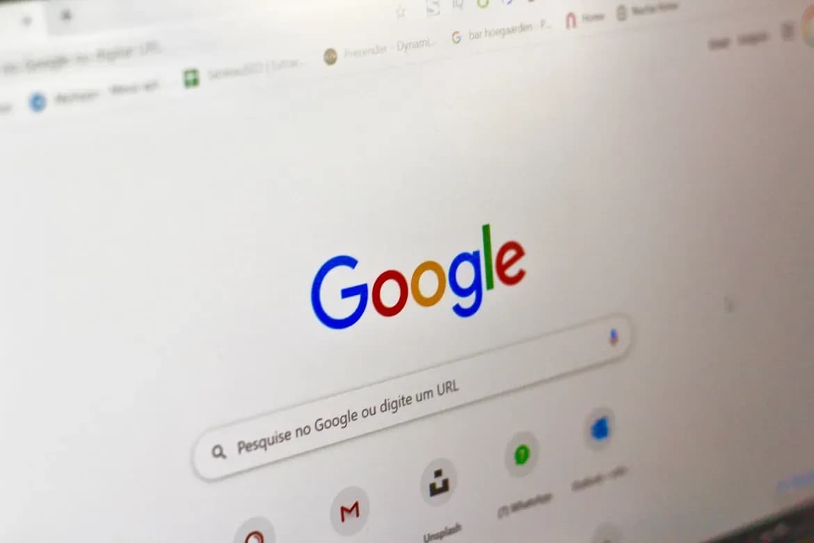 Tela de navegador com a página inicial do Google carregada.
