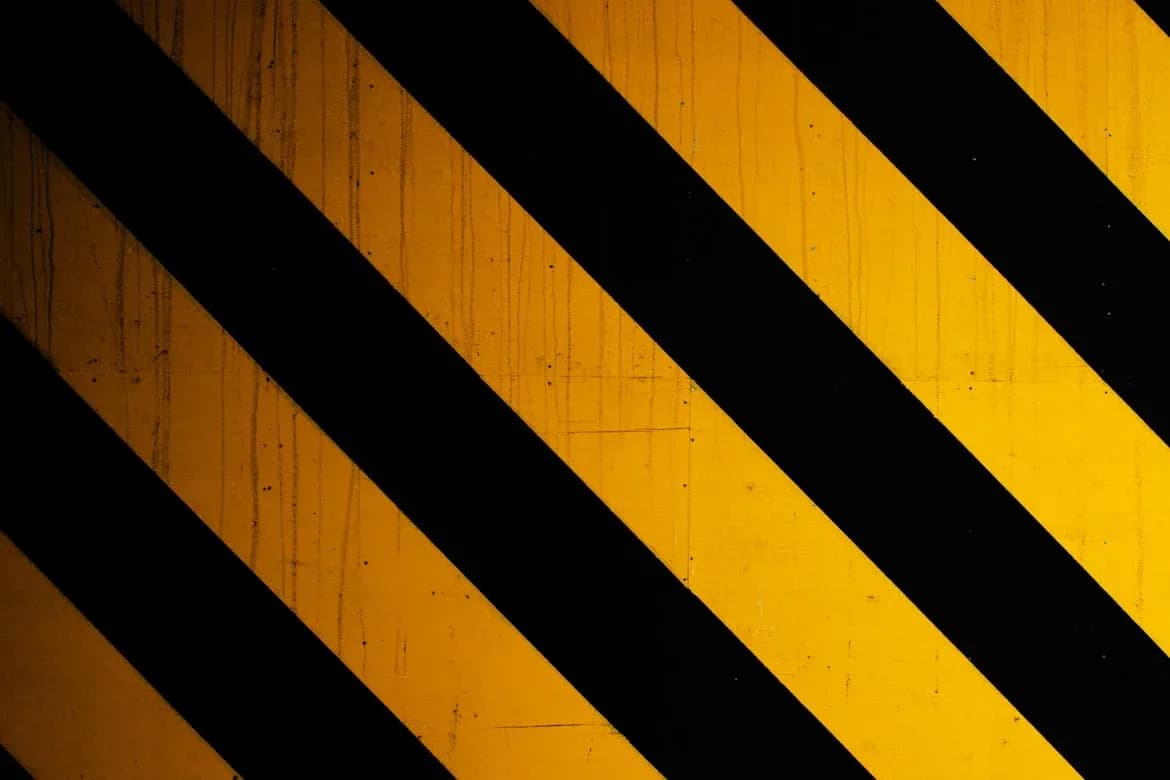 Superfície com listras amarelas e pretas