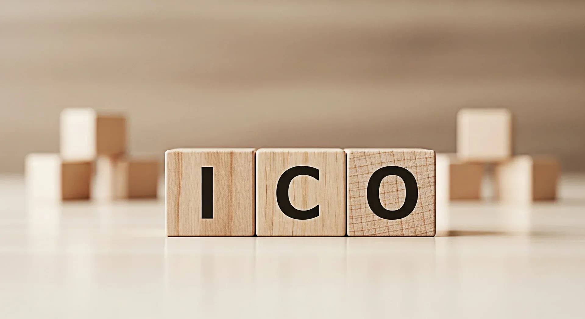 Três blocos alinhados horizontalmente formando a palavra "ICO"